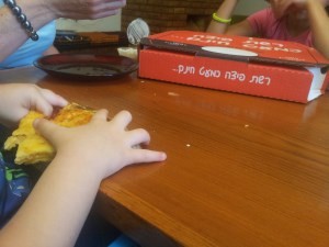 8 – פיצה כמעט חינם באר שבע – ה"קרב" נגמר בתבוסת הסועדים… הפיצה נצחה… נתאמן לפעם הבאה.